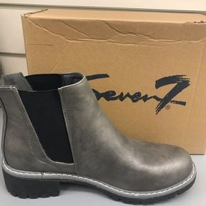 Gorgeous Seven 7 gray metallic lug boots❤️